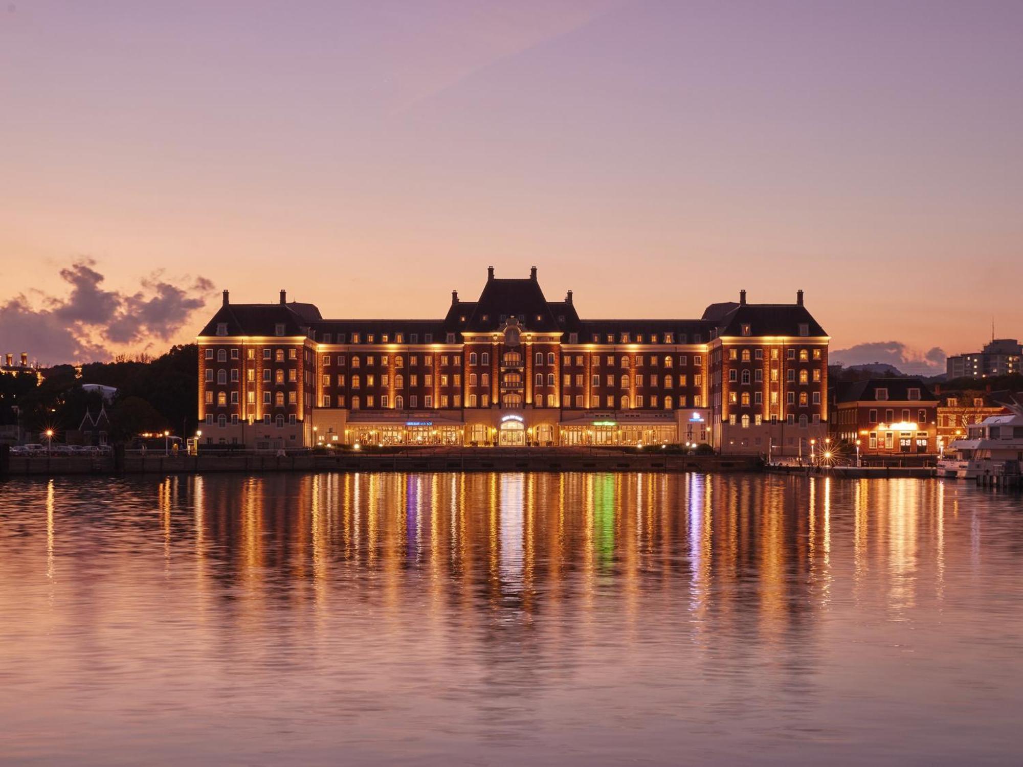 Watermark Hotel Nagasaki Huis Ten Bosch Sasebo Exterior foto The Hotel at the Port of Antwerp
